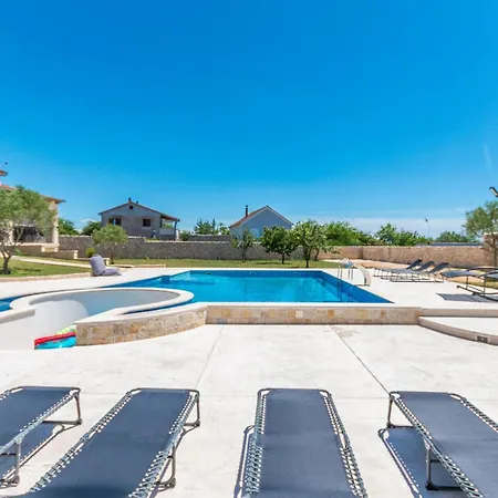 Amazing Home In Gornje Rastane * Donje Rastane