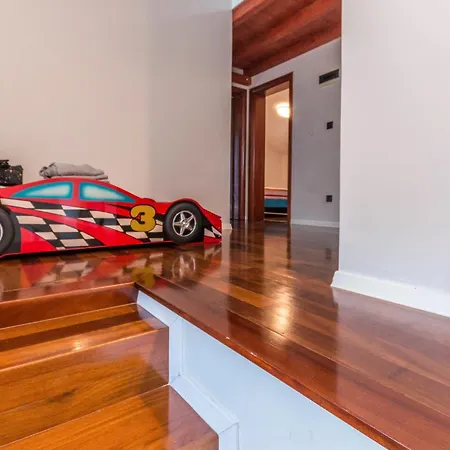 Stunning In Gornje Rastane With Wifi Holiday home