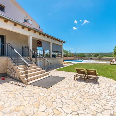 Stunning In Gornje Rastane With Wifi Holiday home
