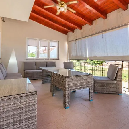Amazing Home In Gornje Rastane * Donje Rastane