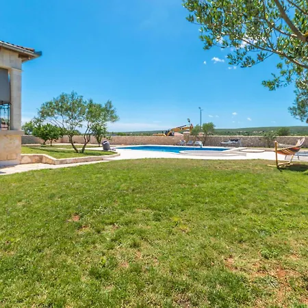 Stunning In Gornje Rastane With Wifi Holiday home Donje Rastane